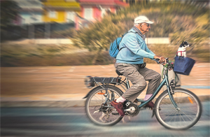 Abuelo en bici