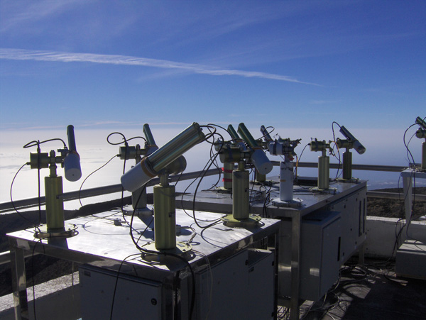 Fotómetros solares efectuando medidas de aerosoles en el observatorio atmosférico de Izaña