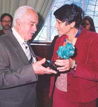 La Directora del INM entrega el premio nacionala Manuel Gracia Jurado
