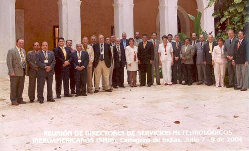 Los directores de los Servicios Meteorológicos e Hidrológicos Iberoamericanos, acompañados por el Secretario General de la OMM