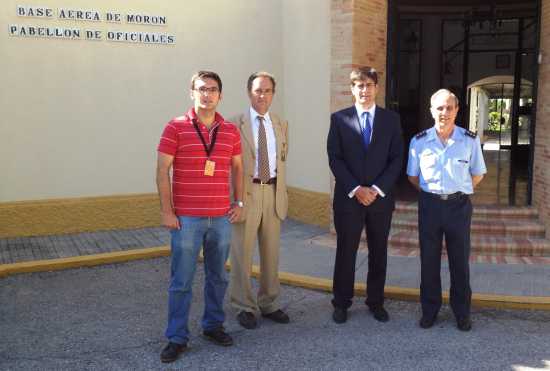 El Presidente con el Coronel Jefe de la Base Aérea de Morón, el Delegado Territorial de Andalucía, Ceuta y Melilla y el Jefe de la OMD de Morón