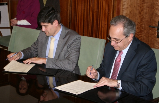 Daniel Cano y Ángel Luis Arias firman el acuerdo
