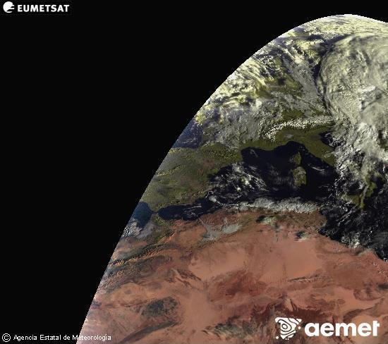 Esta imaxe xrase utilizando informacin das canles visibles do satlite METEOSAT pertencente  segunda xeracin de satlites  Meteosat (MSX). Por ese motivo, s hai informacin na zona iluminada polo sol. Ademais, as canles foron normalizadas para que o brillo non dependa da posicin do sol. luns, 3 novembro  2025 08:00