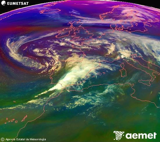 Composici RGB en la qual es barregen diversos canals del satllit Meteosat operacional en 0N 0W, que ens dna una idea de les caracterstiques de les masses d'aire i de la nuvolositat. dissabte, 15 de novembre  2025 17:00