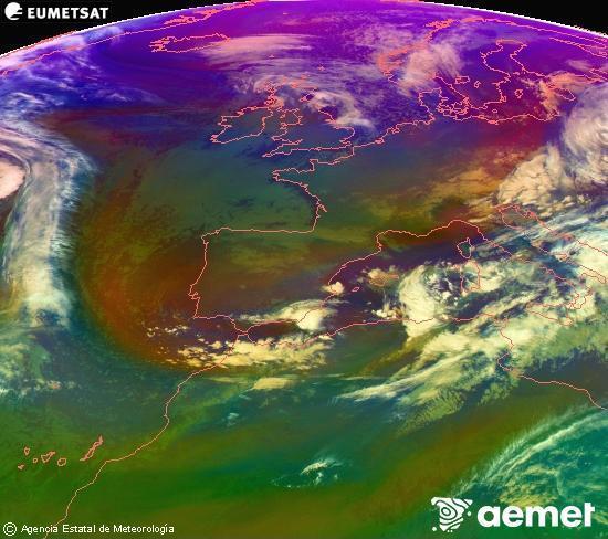 Composition RGB dans laquelle se mlangent diffrents canaux du satellite Meteosat operational in 0N 0W, l'informacin des caractristiques sur les masses d'air et les nuages. lundi, 17 novembre  2025 21:00