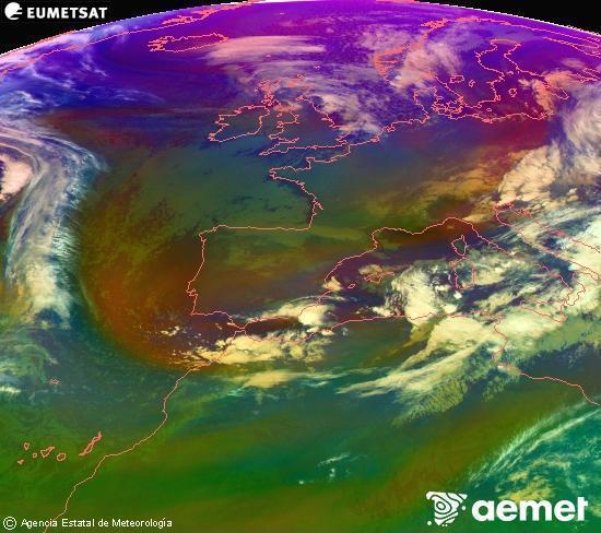 Composition RGB dans laquelle se mlangent diffrents canaux du satellite Meteosat operational in 0N 0W, l'informacin des caractristiques sur les masses d'air et les nuages. lundi, 17 novembre  2025 22:00