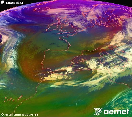 Composition RGB dans laquelle se mlangent diffrents canaux du satellite Meteosat operational in 0N 0W, l'informacin des caractristiques sur les masses d'air et les nuages. lundi, 17 novembre  2025 23:00
