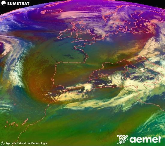 Composition RGB dans laquelle se mlangent diffrents canaux du satellite Meteosat operational in 0N 0W, l'informacin des caractristiques sur les masses d'air et les nuages. mardi, 18 novembre  2025 00:00