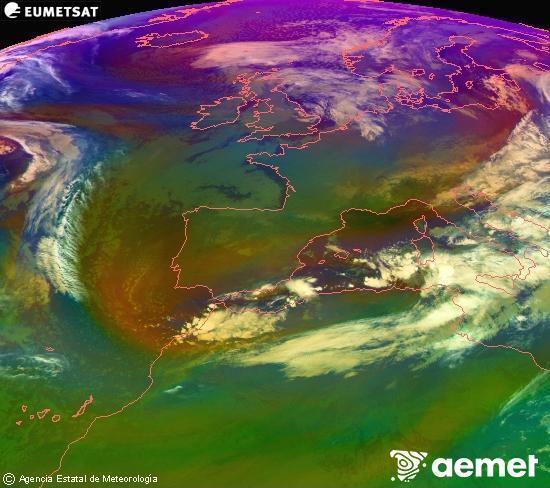 Composition RGB dans laquelle se mlangent diffrents canaux du satellite Meteosat operational in 0N 0W, l'informacin des caractristiques sur les masses d'air et les nuages. mardi, 18 novembre  2025 02:00