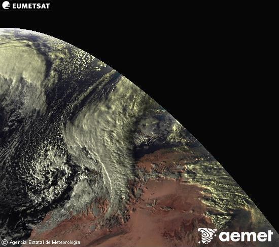 Esta imagen se genera utilizando informacin de los canales visibles del satlite METEOSAT perteneciente a la segunda generacin de satlites Meteosat (MSG). Por ese motivo, slo hay informacin en la zona iluminada por el sol. Adems, los canales han sido normalizados para que el brillo no dependa de la posicin del sol. viernes, 12 diciembre 2025 a las 17:00