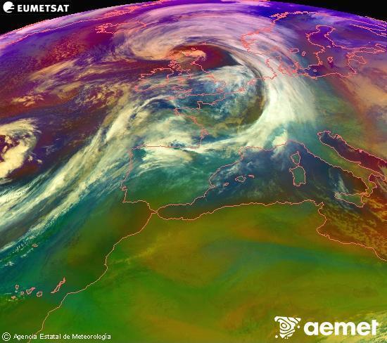 Composici�n RGB en la que se mezclan varios canales del sat�lite Meteosat operacional en 0�N 0�W, que nos da una idea de las caracter�sticas de las masas de aire y de la nubosidad.&nbsp;lunes, 12 enero 2026 a las 04:00