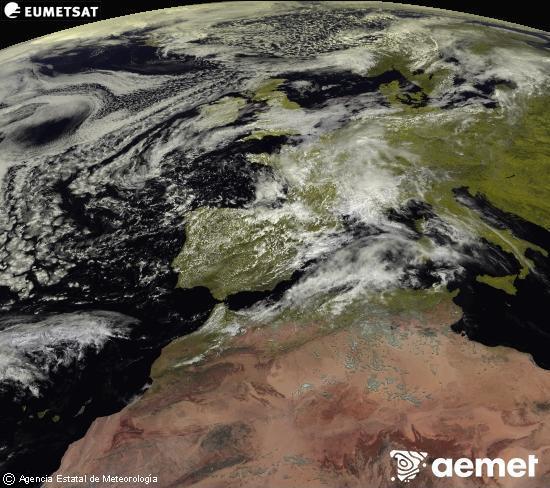 Esta imaxe x�rase utilizando informaci�n das canles visibles do sat�lite METEOSAT pertencente � segunda xeraci�n de sat�lites  Meteosat (MSX). Por ese motivo, s� hai informaci�n na zona iluminada polo sol. Ademais, as canles foron normalizadas para que o brillo non dependa da posici�n do sol.&nbsp;luns, 4 maio  2026 13:00