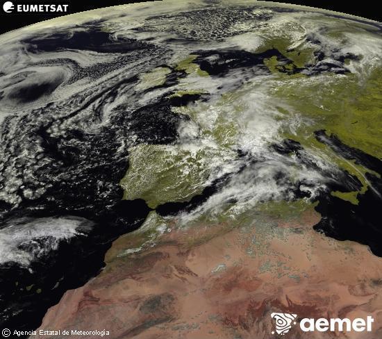 Esta imaxe x�rase utilizando informaci�n das canles visibles do sat�lite METEOSAT pertencente � segunda xeraci�n de sat�lites  Meteosat (MSX). Por ese motivo, s� hai informaci�n na zona iluminada polo sol. Ademais, as canles foron normalizadas para que o brillo non dependa da posici�n do sol.&nbsp;luns, 4 maio  2026 14:00