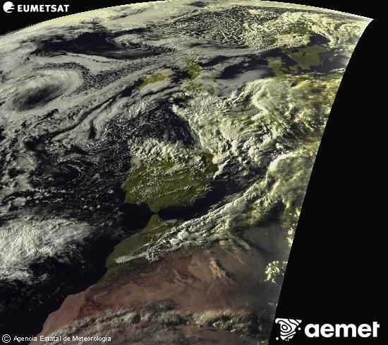 Esta imaxe x�rase utilizando informaci�n das canles visibles do sat�lite METEOSAT pertencente � segunda xeraci�n de sat�lites  Meteosat (MSX). Por ese motivo, s� hai informaci�n na zona iluminada polo sol. Ademais, as canles foron normalizadas para que o brillo non dependa da posici�n do sol.&nbsp;luns, 4 maio  2026 20:00