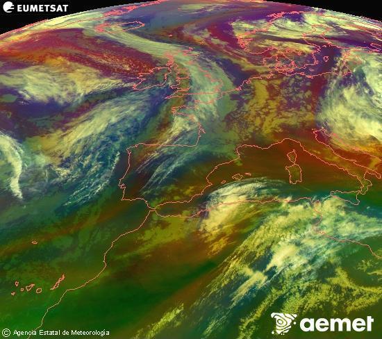 Composition RGB dans laquelle se m�langent diff�rents canaux du satellite Meteosat operational in 0�N 0�W, l'informaci�n des caract�ristiques sur les masses d'air et les nuages.&nbsp;samedi, 16 mai  2026 20:00