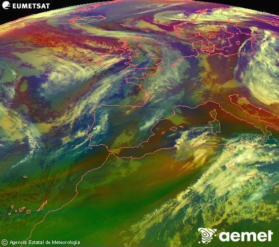 Composition RGB dans laquelle se m�langent diff�rents canaux du satellite Meteosat operational in 0�N 0�W, l'informaci�n des caract�ristiques sur les masses d'air et les nuages.&nbsp;dimanche, 17 mai  2026 02:00