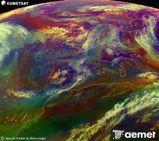 Composition RGB dans laquelle se m�langent diff�rents canaux du satellite Meteosat operational in 0�N 0�W, l'informaci�n des caract�ristiques sur les masses d'air et les nuages.&nbsp;dimanche, 17 mai  2026 12:00