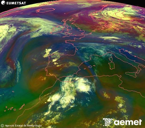 Composici�n RGB en la que se mezclan varios canales del sat�lite Meteosat operacional en 0�N 0�W, que nos da una idea de las caracter�sticas de las masas de aire y de la nubosidad.&nbsp;domingo, 14 junio 2026 a las 02:00