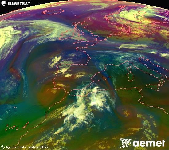 Composici�n RGB en la que se mezclan varios canales del sat�lite Meteosat operacional en 0�N 0�W, que nos da una idea de las caracter�sticas de las masas de aire y de la nubosidad.&nbsp;domingo, 14 junio 2026 a las 04:00