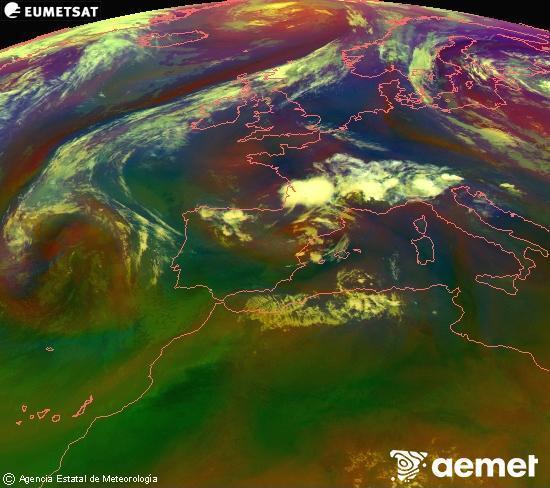 Composici�n RGB en la que se mezclan varios canales del sat�lite Meteosat operacional en 0�N 0�W, que nos da una idea de las caracter�sticas de las masas de aire y de la nubosidad.&nbsp;viernes, 10 julio 2026 a las 23:00