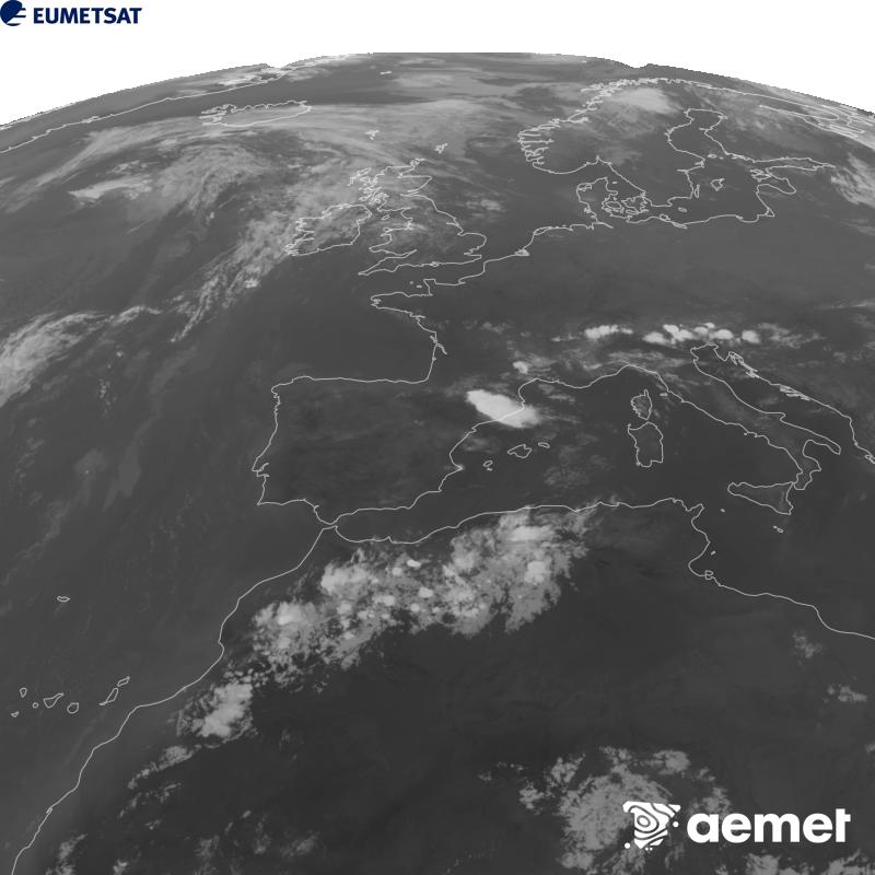 Irudi hau METEOSAT-12 satelitearen 10.5 �m Infragorri kanaleko informazioa erabiliz sortzen da, Meteosat (MTG) sateliteen hirugarren belaunaldikoa. Irudiak giza begiaren pertzepzioaren antz handiagoa izan dezan, grisen eskala alderantzizkoa da. Ordu horiek penintsulari dagozkio (ordubete gutxiago Kanariar Uharteetan).&nbsp;asteartea, 2026ko abuztuak 11, ordua: 22:00