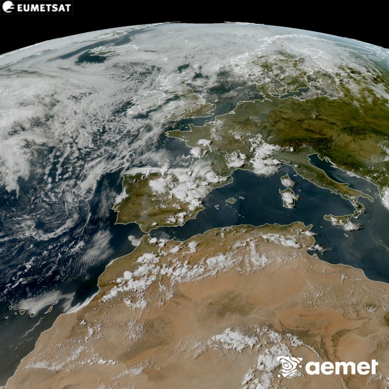 Esta imagen RGB se genera utilizando informaci�n de los canales visibles del sat�lite METEOSAT-12, perteneciente a la tercera generaci�n de sat�lites Meteosat (MTG). Por ese motivo, s�lo hay informaci�n en la zona iluminada por el sol. Nos muestra una imagen con una apariencia muy similar a la que percibir�a el ojo humano desde el espacio. Las horas indicadas se refieren a la pen�nsula (una hora menos en las Islas Canarias).&nbsp;viernes, 14 agosto 2026 a las 18:00