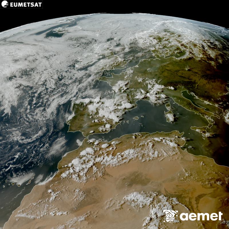 Esta imagen RGB se genera utilizando informaci�n de los canales visibles del sat�lite METEOSAT-12, perteneciente a la tercera generaci�n de sat�lites Meteosat (MTG). Por ese motivo, s�lo hay informaci�n en la zona iluminada por el sol. Nos muestra una imagen con una apariencia muy similar a la que percibir�a el ojo humano desde el espacio. Las horas indicadas se refieren a la pen�nsula (una hora menos en las Islas Canarias).&nbsp;viernes, 14 agosto 2026 a las 19:00