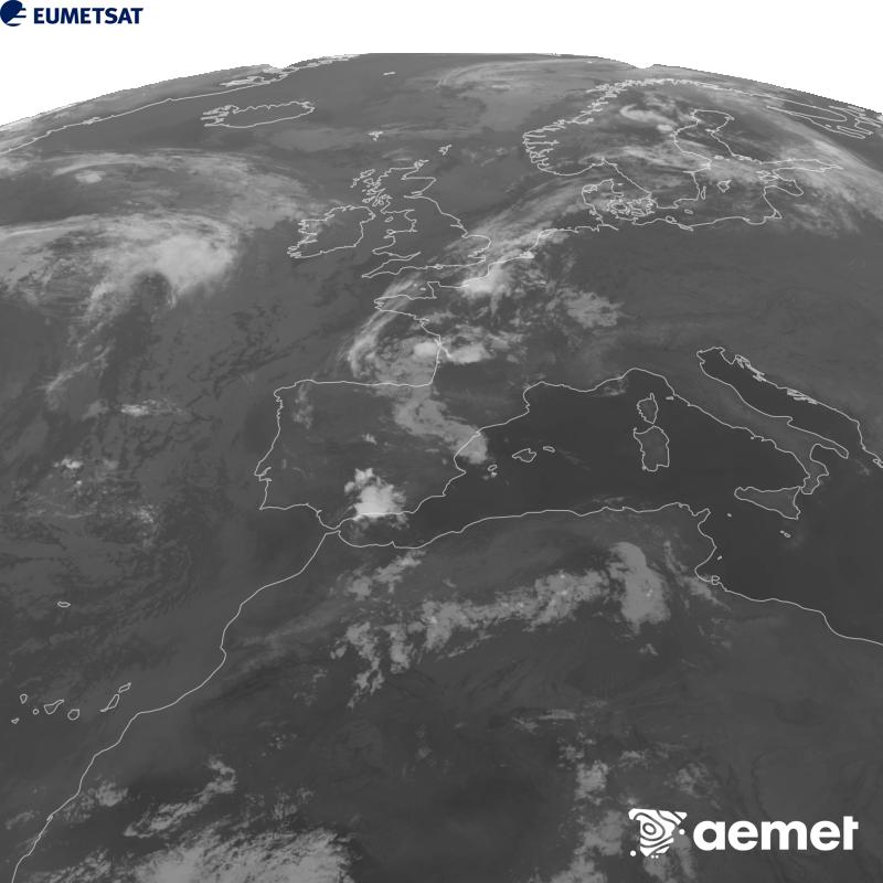 Esta imagen se genera utilizando informaci�n del canal Infrarrojo 10.5 �m del sat�lite METEOSAT-12, perteneciente a la tercera generaci�n de sat�lites Meteosat (MTG). Para que la imagen se asemeje m�s a la percepci�n del ojo humano, la escala de grises est� invertida. Las horas indicadas se refieren a la pen�nsula (una hora menos en las Islas Canarias).&nbsp;s�bado, 15 agosto 2026 a las 06:00