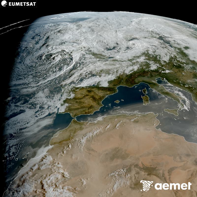 Aquesta imatge RGB es genera utilitzant informaci� dels canals visibles del sat�l�lit METEOSAT-12, pertanyent a la tercera generaci� de sat�l�lits Meteosat (MTG). Per aquest motiu, nom�s hi ha informaci� en la zona il�luminada pel sol. Ens mostra una imatge amb una aparen�a molt similar a la que percebria l'ull hum� des de l'espai. Les hores indicades es refereixen a la pen�nsula (una hora menys a les Illes Can�ries).&nbsp;diumenge, 30 d?agost  2026 09:00