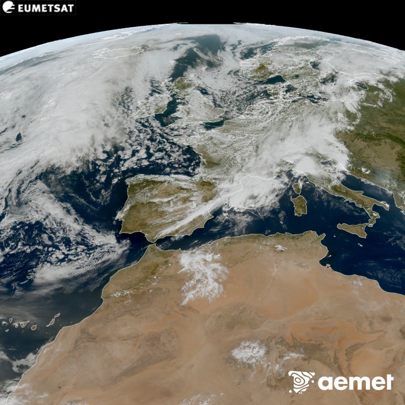 Esta imagen RGB se genera utilizando informaci�n de los canales visibles del sat�lite METEOSAT-12, perteneciente a la tercera generaci�n de sat�lites Meteosat (MTG). Por ese motivo, s�lo hay informaci�n en la zona iluminada por el sol. Nos muestra una imagen con una apariencia muy similar a la que percibir�a el ojo humano desde el espacio. Las horas indicadas se refieren a la pen�nsula (una hora menos en las Islas Canarias).&nbsp;mi�rcoles, 09 septiembre 2026 a las 13:00