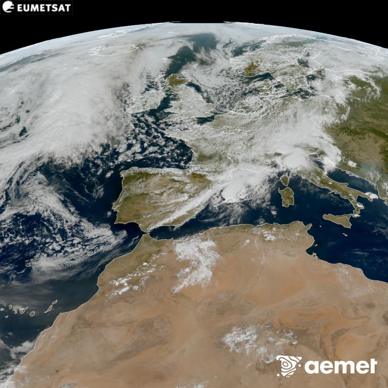 Esta imagen RGB se genera utilizando informaci�n de los canales visibles del sat�lite METEOSAT-12, perteneciente a la tercera generaci�n de sat�lites Meteosat (MTG). Por ese motivo, s�lo hay informaci�n en la zona iluminada por el sol. Nos muestra una imagen con una apariencia muy similar a la que percibir�a el ojo humano desde el espacio. Las horas indicadas se refieren a la pen�nsula (una hora menos en las Islas Canarias).&nbsp;mi�rcoles, 09 septiembre 2026 a las 14:00