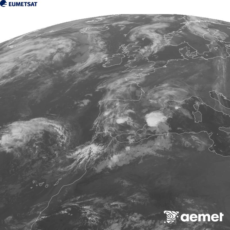 Irudi hau METEOSAT-12 satelitearen 10.5 �m Infragorri kanaleko informazioa erabiliz sortzen da, Meteosat (MTG) sateliteen hirugarren belaunaldikoa. Irudiak giza begiaren pertzepzioaren antz handiagoa izan dezan, grisen eskala alderantzizkoa da. Ordu horiek penintsulari dagozkio (ordubete gutxiago Kanariar Uharteetan).&nbsp;larunbata, 2026ko urriak 03, ordua: 01:00