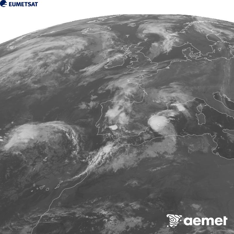 Irudi hau METEOSAT-12 satelitearen 10.5 �m Infragorri kanaleko informazioa erabiliz sortzen da, Meteosat (MTG) sateliteen hirugarren belaunaldikoa. Irudiak giza begiaren pertzepzioaren antz handiagoa izan dezan, grisen eskala alderantzizkoa da. Ordu horiek penintsulari dagozkio (ordubete gutxiago Kanariar Uharteetan).&nbsp;larunbata, 2026ko urriak 03, ordua: 04:00