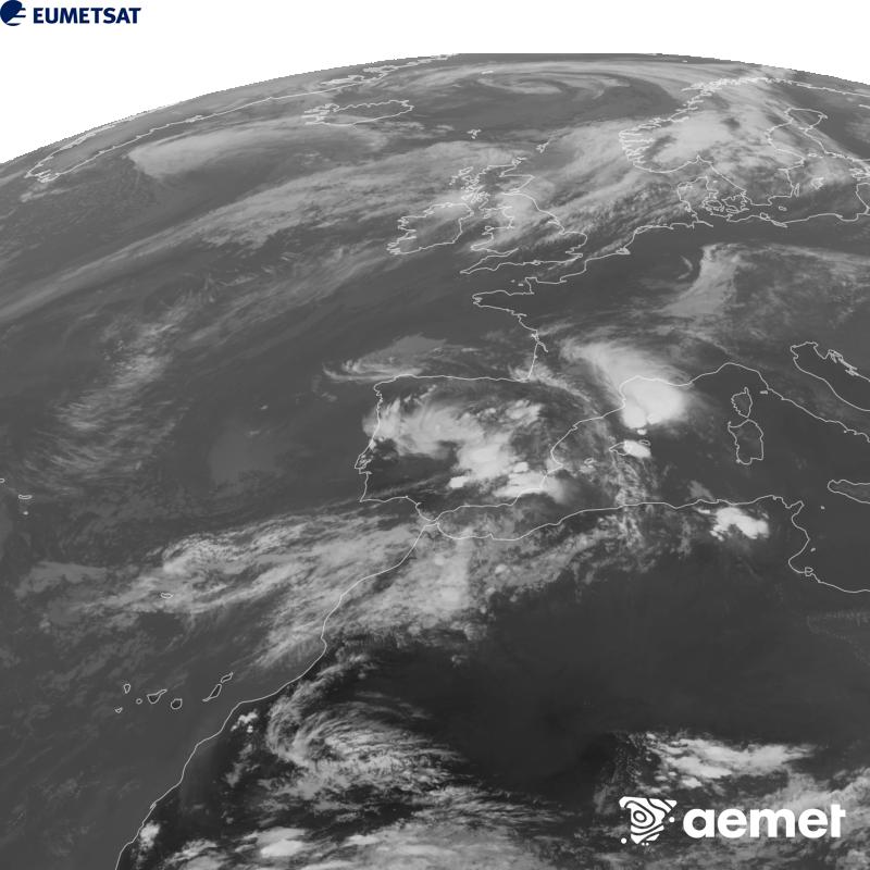 Esta imaxe x�rase utilizando informaci�n da canle Infravermella 10.5 �m do sat�lite METEOSAT-12, pertencente � terceira xeraci�n de sat�lites Meteosat (MTG). Para que a imaxe se asemelle m�is � percepci�n do ollo humano, a escala de grises est� investida. As horas indicadas ref�rense � pen�nsula (unha hora menos nas Illas Canarias).&nbsp;domingo, 4 outubro  2026 18:00