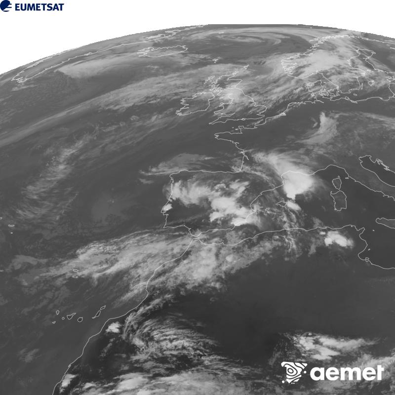Esta imaxe x�rase utilizando informaci�n da canle Infravermella 10.5 �m do sat�lite METEOSAT-12, pertencente � terceira xeraci�n de sat�lites Meteosat (MTG). Para que a imaxe se asemelle m�is � percepci�n do ollo humano, a escala de grises est� investida. As horas indicadas ref�rense � pen�nsula (unha hora menos nas Illas Canarias).&nbsp;domingo, 4 outubro  2026 19:00
