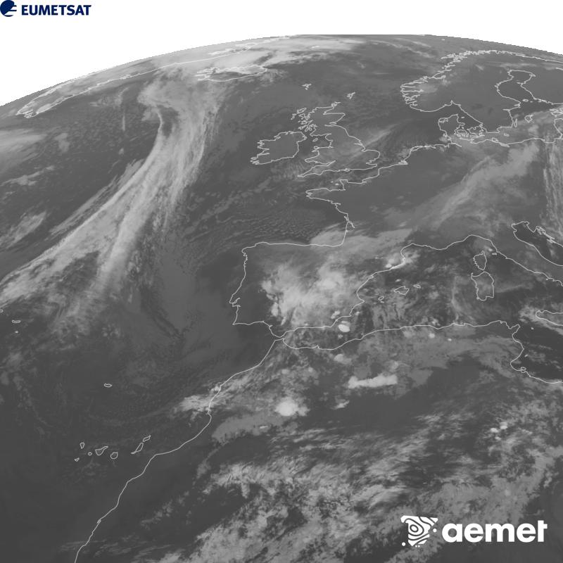 Irudi hau METEOSAT-12 satelitearen 10.5 �m Infragorri kanaleko informazioa erabiliz sortzen da, Meteosat (MTG) sateliteen hirugarren belaunaldikoa. Irudiak giza begiaren pertzepzioaren antz handiagoa izan dezan, grisen eskala alderantzizkoa da. Ordu horiek penintsulari dagozkio (ordubete gutxiago Kanariar Uharteetan).&nbsp;larunbata, 2026ko urriak 17, ordua: 22:00