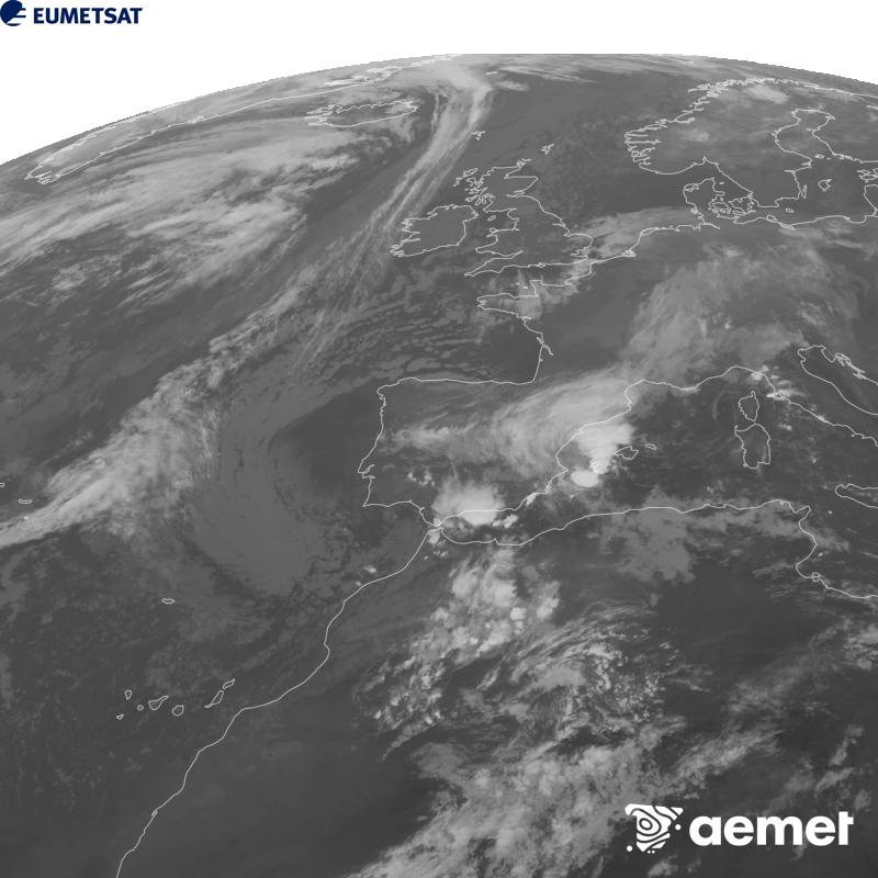 Irudi hau METEOSAT-12 satelitearen 10.5 �m Infragorri kanaleko informazioa erabiliz sortzen da, Meteosat (MTG) sateliteen hirugarren belaunaldikoa. Irudiak giza begiaren pertzepzioaren antz handiagoa izan dezan, grisen eskala alderantzizkoa da. Ordu horiek penintsulari dagozkio (ordubete gutxiago Kanariar Uharteetan).&nbsp;igandea, 2026ko urriak 18, ordua: 10:00