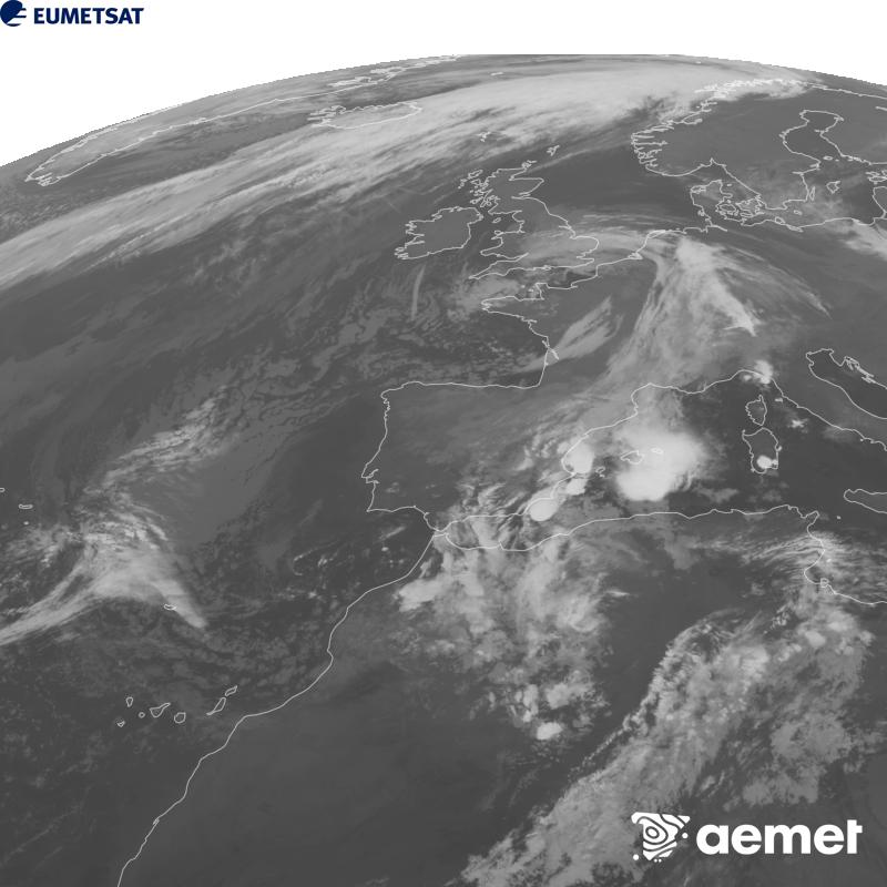 Irudi hau METEOSAT-12 satelitearen 10.5 �m Infragorri kanaleko informazioa erabiliz sortzen da, Meteosat (MTG) sateliteen hirugarren belaunaldikoa. Irudiak giza begiaren pertzepzioaren antz handiagoa izan dezan, grisen eskala alderantzizkoa da. Ordu horiek penintsulari dagozkio (ordubete gutxiago Kanariar Uharteetan).&nbsp;astelehena, 2026ko urriak 19, ordua: 01:00