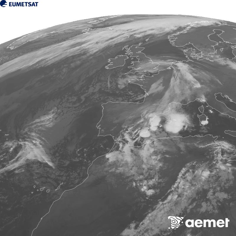 Irudi hau METEOSAT-12 satelitearen 10.5 �m Infragorri kanaleko informazioa erabiliz sortzen da, Meteosat (MTG) sateliteen hirugarren belaunaldikoa. Irudiak giza begiaren pertzepzioaren antz handiagoa izan dezan, grisen eskala alderantzizkoa da. Ordu horiek penintsulari dagozkio (ordubete gutxiago Kanariar Uharteetan).&nbsp;astelehena, 2026ko urriak 19, ordua: 02:00