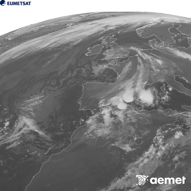 Irudi hau METEOSAT-12 satelitearen 10.5 �m Infragorri kanaleko informazioa erabiliz sortzen da, Meteosat (MTG) sateliteen hirugarren belaunaldikoa. Irudiak giza begiaren pertzepzioaren antz handiagoa izan dezan, grisen eskala alderantzizkoa da. Ordu horiek penintsulari dagozkio (ordubete gutxiago Kanariar Uharteetan).&nbsp;astelehena, 2026ko urriak 19, ordua: 05:00
