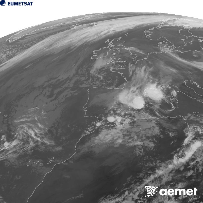 Irudi hau METEOSAT-12 satelitearen 10.5 �m Infragorri kanaleko informazioa erabiliz sortzen da, Meteosat (MTG) sateliteen hirugarren belaunaldikoa. Irudiak giza begiaren pertzepzioaren antz handiagoa izan dezan, grisen eskala alderantzizkoa da. Ordu horiek penintsulari dagozkio (ordubete gutxiago Kanariar Uharteetan).&nbsp;astelehena, 2026ko urriak 19, ordua: 11:00