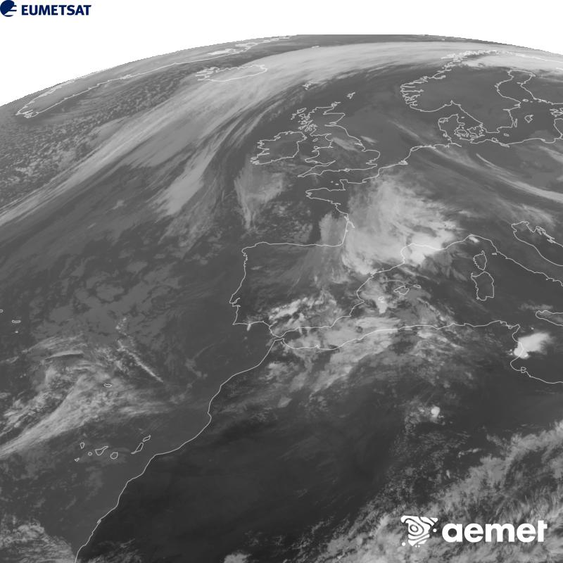 Irudi hau METEOSAT-12 satelitearen 10.5 �m Infragorri kanaleko informazioa erabiliz sortzen da, Meteosat (MTG) sateliteen hirugarren belaunaldikoa. Irudiak giza begiaren pertzepzioaren antz handiagoa izan dezan, grisen eskala alderantzizkoa da. Ordu horiek penintsulari dagozkio (ordubete gutxiago Kanariar Uharteetan).&nbsp;astelehena, 2026ko urriak 19, ordua: 18:00
