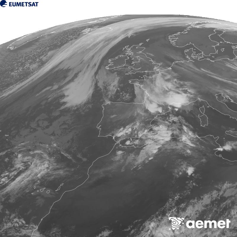 Irudi hau METEOSAT-12 satelitearen 10.5 �m Infragorri kanaleko informazioa erabiliz sortzen da, Meteosat (MTG) sateliteen hirugarren belaunaldikoa. Irudiak giza begiaren pertzepzioaren antz handiagoa izan dezan, grisen eskala alderantzizkoa da. Ordu horiek penintsulari dagozkio (ordubete gutxiago Kanariar Uharteetan).&nbsp;astelehena, 2026ko urriak 19, ordua: 20:00