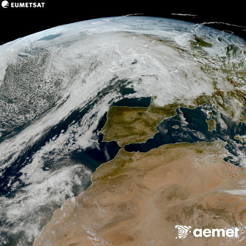 RGB irudi hori METEOSAT-12 satelitearen kanal ikusgarrien informazioa erabiliz sortzen da, Meteosat (MTG) sateliteen hirugarren belaunaldikoa. Horregatik, eguzkiak argiztatzen duen eremuan baino ez dago informaziorik. Espaziotik giza begiak ikusiko lukeenaren oso antzeko itxura duen irudi bat erakusten digu. Ordu horiek penintsulari dagozkio (ordubete gutxiago Kanariar Uharteetan).&nbsp;astelehena, 2026ko urriak 26, ordua: 15:00