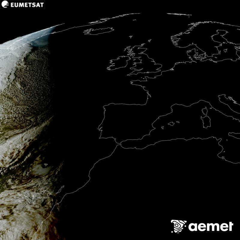 RGB irudi hori METEOSAT-12 satelitearen kanal ikusgarrien informazioa erabiliz sortzen da, Meteosat (MTG) sateliteen hirugarren belaunaldikoa. Horregatik, eguzkiak argiztatzen duen eremuan baino ez dago informaziorik. Espaziotik giza begiak ikusiko lukeenaren oso antzeko itxura duen irudi bat erakusten digu. Ordu horiek penintsulari dagozkio (ordubete gutxiago Kanariar Uharteetan).&nbsp;astelehena, 2026ko urriak 26, ordua: 19:00