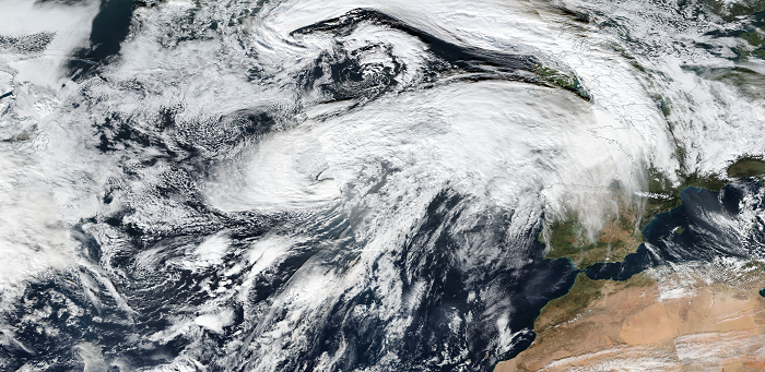 La borrasca Diana, centrada en el Atlántico, próxima a Azores, el día 27 a mediodía (Imagen MODIS del satélite SUOMI NPP)