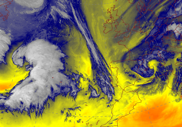 Borrasca Kamiel en el Atlántico al noroeste de Azores el día 27 a las 21 UTC. Sobre el Mediterráneo, al este de Baleares, se aprecia también la borrasca Juliette (imagen realzada del canal de vapor de agua del satélite Meteosat).