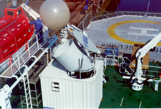 Lanzamiento de un radiosondeo desde el buque Esperanza del Mar