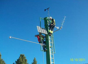 Instalación de una estación nivometeorológica en el Pirineo leridano