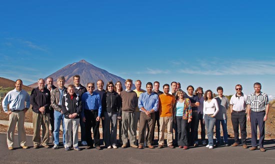 Participantes de Estados Unidos, Alemania, Reino Unido, Francia, Bélgica, Finlandia, Canadá y España del Workshop-SAUNA durante la sesión celebrada en el Observatorio de Izaña el pasado 10 de noviembre. Los participantes son responsables de redes internacionales de observación de tierra (Dobson y Brewer) y de programas de satélites (NASA)